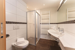 Bedroom 1 Bath en suit Top 4