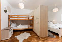 Top 10 Schlafzimmer 1 mit Doppelbett und Stockbett