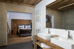 Bad und Schlafzimmer