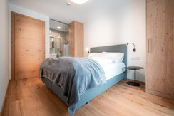 Bedroom with bathroom en-suite