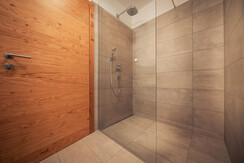 Main bathroom with rain shower