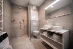 Second bathroom with washing machine