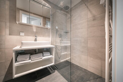 Second bathroom with rain shower