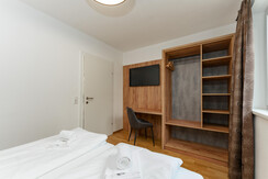 STODER - TV in both bedrooms