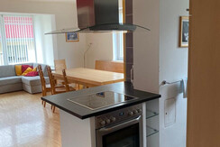 Blick von Küche zu Esstisch