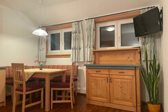 App 6 Sitzecke und Kücheninsel