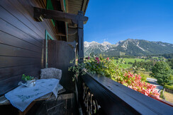 Balkon Blick Gutenberghaus und Ennstal