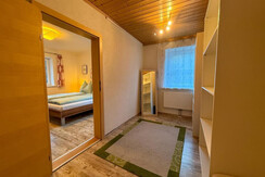 Die Kormarin, App. LEANDER, Ankleide