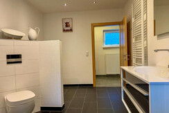 Die Kormarin, App. LEANDER, Bad