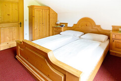 Dorf Café - Suite - Schlafzimmer