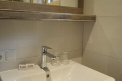 Waschbecken im Bad für Zimmer 2