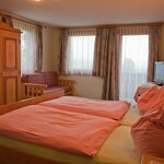 Photo of ap/comb living-bedroom/shower or bath,WC