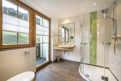 Badezimmer mit Balkon