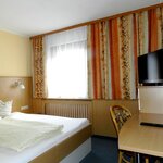 Pomiń zdjęcie Pokój trzyosobowy, prysznic, WC