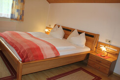 Schlafzimmer mit Ausziehcouch