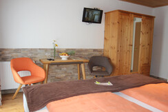 Doppelzimmer mit Sitzmöglichkeit