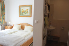 Familienzimmer mit Küchenblock