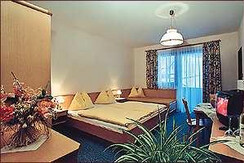 Schöne, große Zimmer