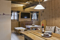 Ferienhäuser Gerhart - Bauernhaus - Esstisch