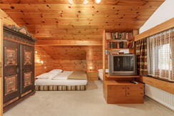 Schlafzimmer mit 1 Doppelbett und 1 Einzelbett