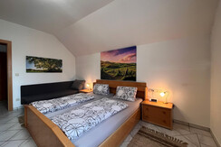 Ferienhaus Gazit | Schlafzimmer Couch