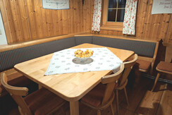 Familienurlaub in der Küche der Hinterhabneralm ze