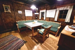 Urige Wohnstube in der Hinterhabneralm