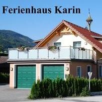Haus Karin Vorderseite mit Garagen
