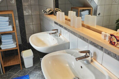 Bad mit zwei Waschbecken