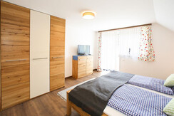 Schlafzimmer 2 (2)