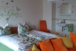 Gemütliches Zimmer im Ferienhaus Tschernitz