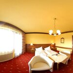 obrázek Čtyřlůžkový pokoj, sprcha nebo vana, WC, balkón