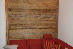 Wohnzi Holzwand