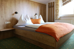 Fewo Etschbacher - Apartment mit Gartenblick