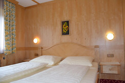 Schlafzimmer 2