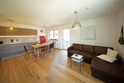 Wohnraum mit Küchenblock