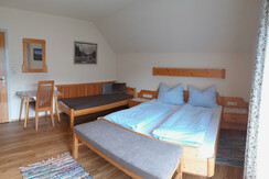 Schlafzimmer (1x Doppelbett, 1x Einzelbett)