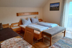 Schlafzimmer (1x Doppelbett, 1x Einzelbett)