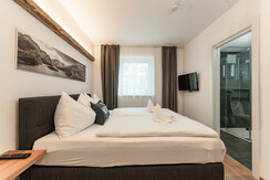 Top 1 Bedroom 2 with bathroom