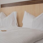 Photo of 4-bed room, shower, toilet