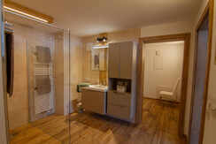 offenes Badezimmer / getrenntes WC