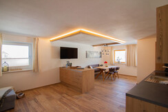 Wohnbereich mit Blick zu den Bergen