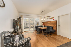 Essbereich mit Ausgang zur Terrasse