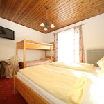 Pomiń zdjęcie room with 4 beds with bath tube, WC