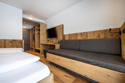 Mirzl_Teil1_Webaufloesung-5