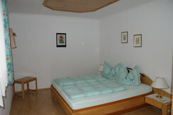 Gästehaus Passrucker_Fewo B_Schlafzimmer 1