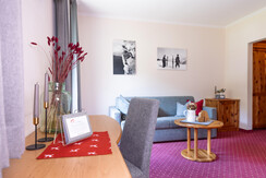 Dreibettzimmer Glückspilz Schreibtisch