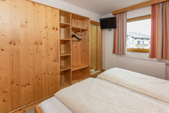 App. Orange Schlafzimmer mit Badblick