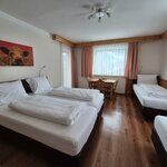 Pomiń zdjęcie Pokój czteroosobowy, prysznic, WC