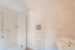 Großzügiges Badezimmer